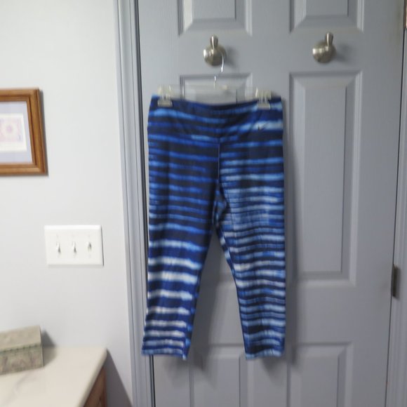 Nike Dry Fit Leggings Ten Less Plastic Bottles, Medium - Picture 2 of 7